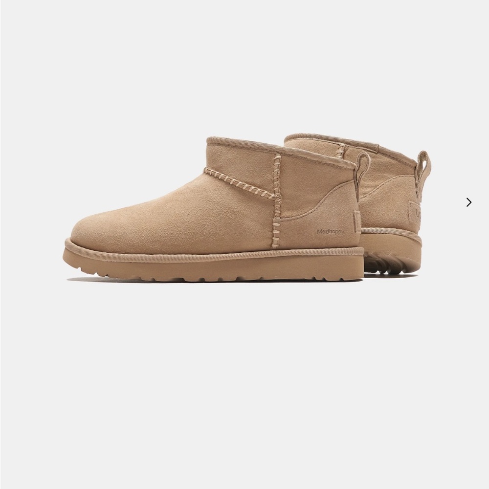 NEW in original packaging Madhappy Uggs collab in the color white pepper size 9